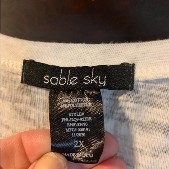 Womens size 2X - Picture 3 of 3